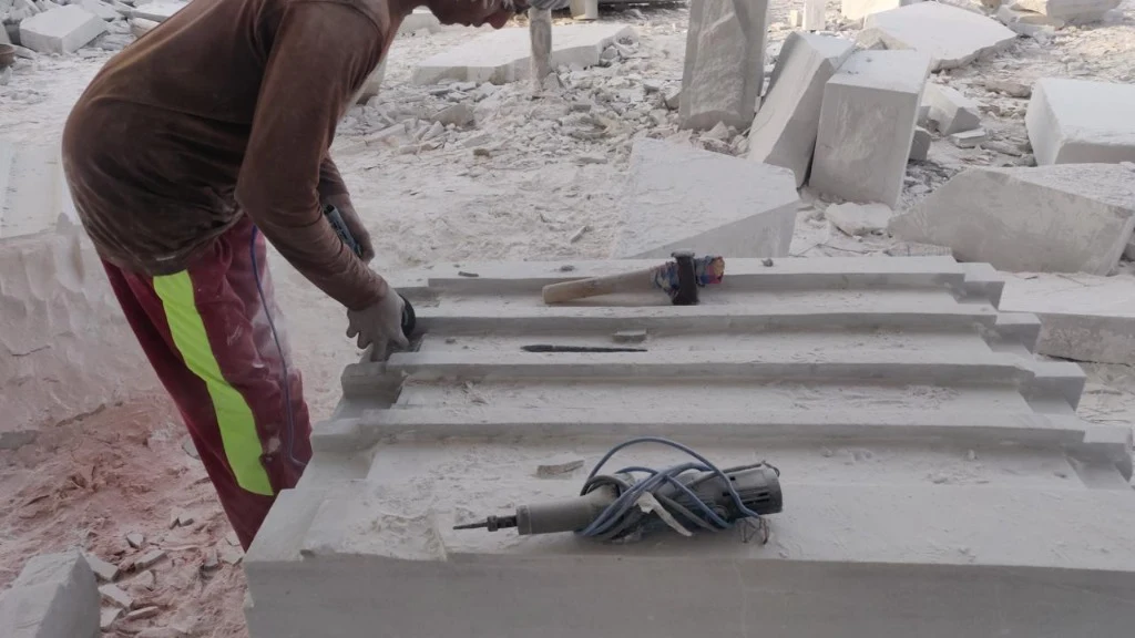 Handcarving White Marble Architectural Moulding
